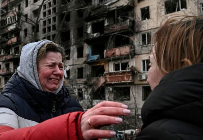 UCRAINA SOTTO ASSEDIO, COPRIFUOCO DI 35 ORE. ZELENSKY: “EUROPA NON CI DA’ ABBASTANZA ARMI”