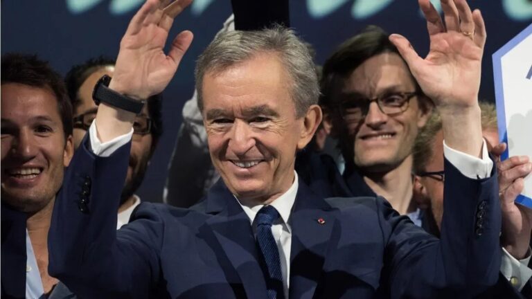 Arnault blinda LVMH e prepara un altro colpo da favola a Taormina Arnault blinda LVMH e prepara un altro colpo da favola a Taormina