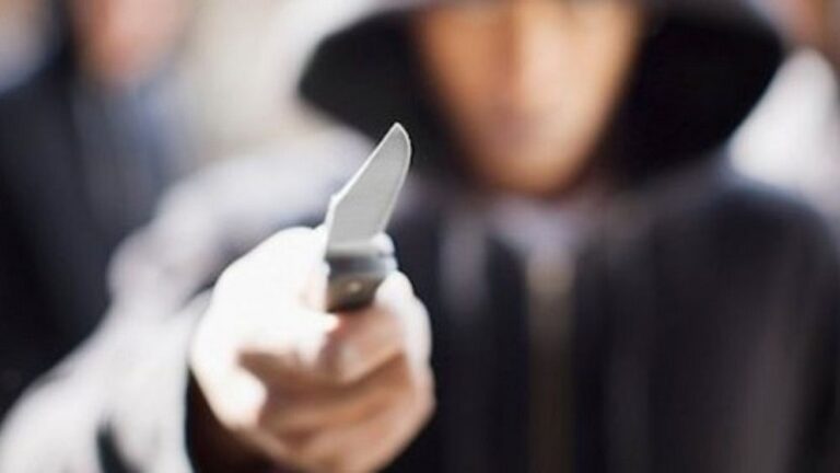 Catania, rapina donna minacciandola con coltello: incastrato dalla videosorveglianza