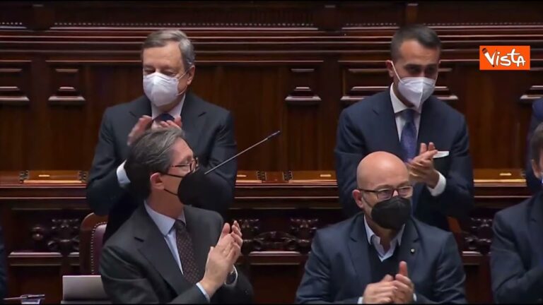 Ucraina, standing ovation a Montecitorio per Zelensky Ucraina, standing ovation a Montecitorio per Zelensky