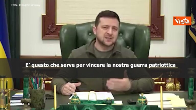 Zelensky: “Resto a Kiev, non mi nascondo”