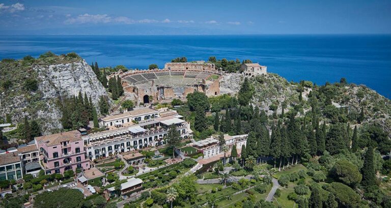 Estate di rivincita a Taormina: bellezza e libertà travolgono mediocrità e masochismo