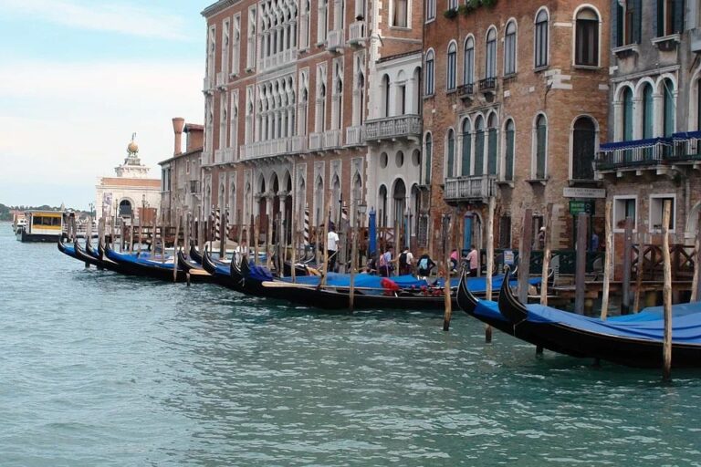 Venezia mette la prenotazione per entrare in città: Taormina farà la stesso?