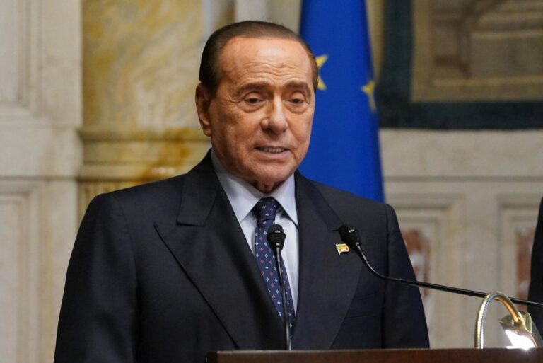 Berlusconi: “Profondamente deluso da Putin, faccia tacere le armi”