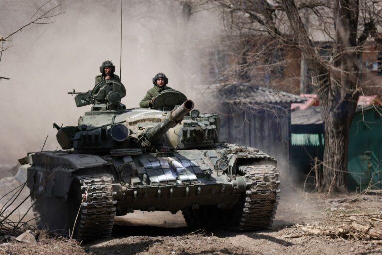 FIATO SOSPESO PER MARIUPOL, CRESCE LA PAURA DELLE ARMI CHIMICHE