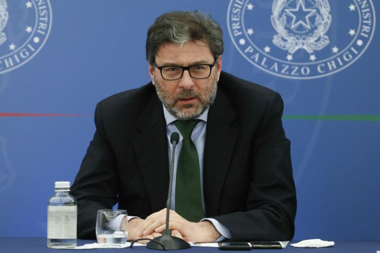 Energia, Giorgetti: “Allo studio del governo ulteriori misure”