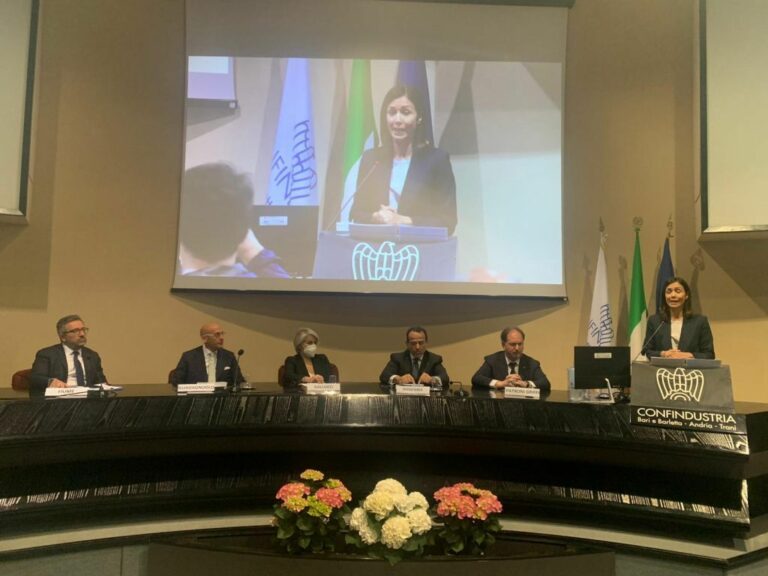 Sud, Carfagna: “Non resteranno sulla carta gli investimenti del Pnrr”