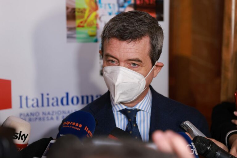 Orlando: “Subordinare gli aiuti alle imprese al rinnovo dei contratti”