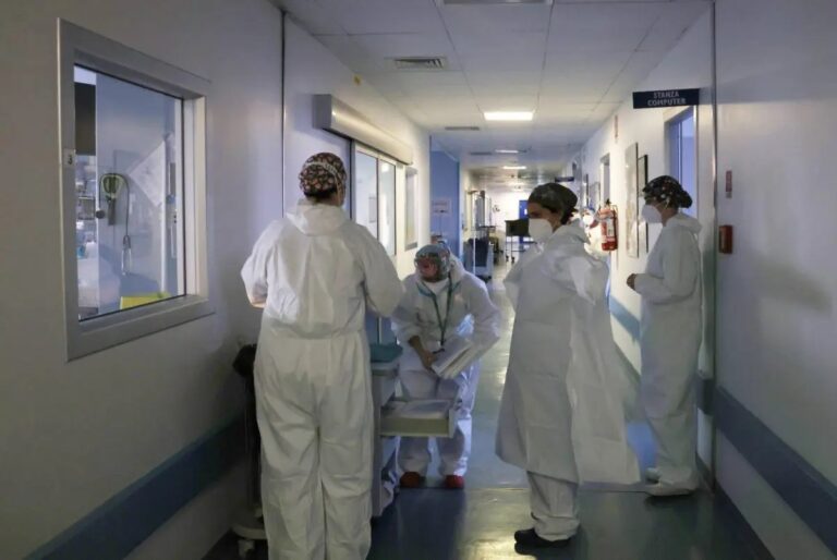Covid, italiani più depressi dopo i lockdown