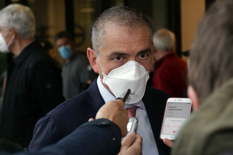 Covid, Costa: “Ci sono le condizioni per pensare a un’estate senza restrizioni”