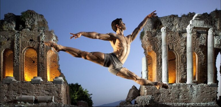 Roberto Bolle torna al Teatro Antico di Taormina il 29 luglio Roberto Bolle torna al Teatro Antico di Taormina il 29 luglio