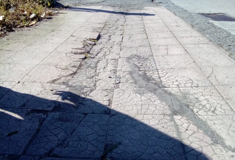 A Taormina vogliamo il lusso ma ci siamo abituati a questi marciapiedi penosi