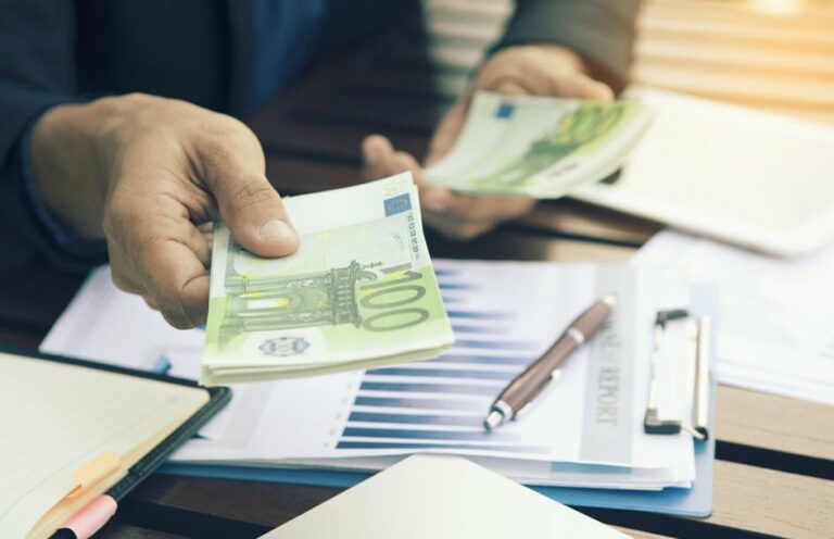 La crisi “morde”, a Taormina gli imprenditori vanno in banca: ecco quanto chiedono La crisi “morde”, a Taormina gli imprenditori vanno in banca: ecco quanto chiedono
