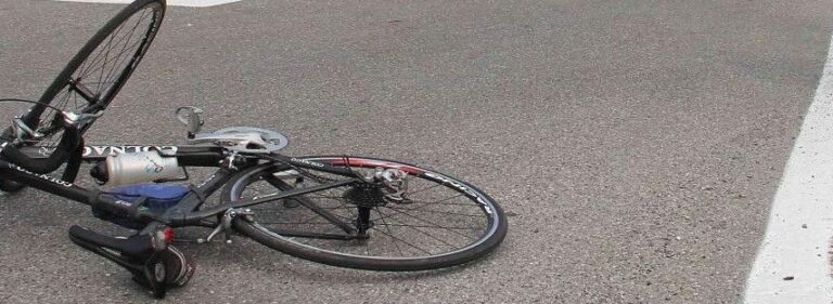 Scontro ciclisti-auto a Taormina: ancora gravi le condizioni del 45enne