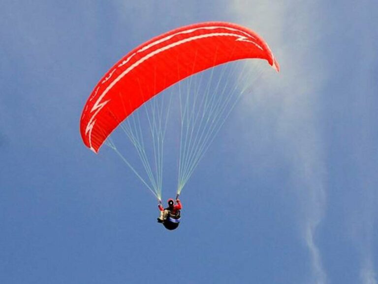 Letojanni: 60enne parapendista cade in mare e muore