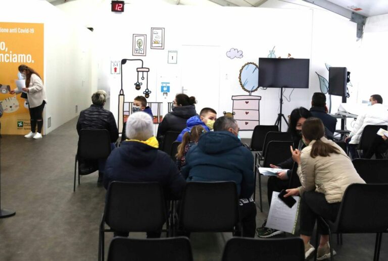 Covid, 18.896 nuovi positivi, 124 le persone decedute