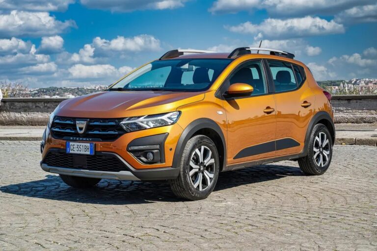 Dacia Sandero è la vettura più venduta nel mese di aprile