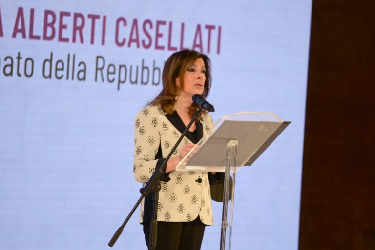 Ucraina, Casellati: “Parlamento determinante per dare indirizzi Governo”