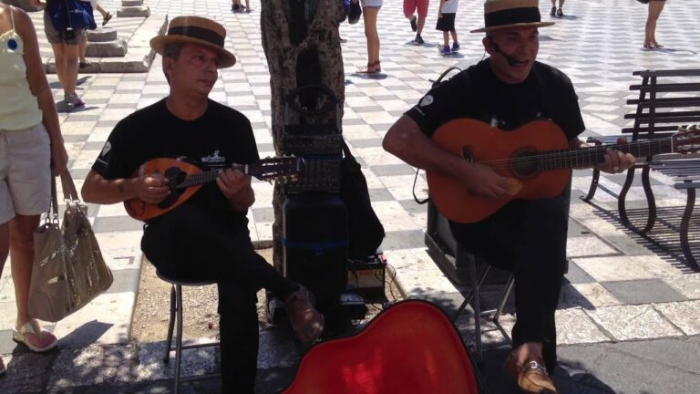 Suonatori di Taormina: la prima estate senza il mandolinista Gianni Suonatori di Taormina: la prima estate senza il mandolinista Gianni
