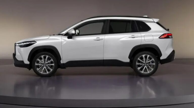 Nuova Toyota Corolla Cross prenotabile online