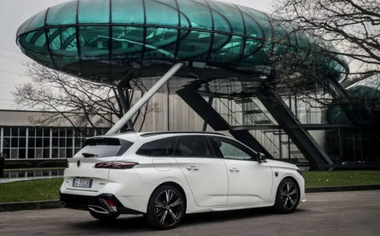 Nuova Peugeot 308 SW debutta con le Unique Nights