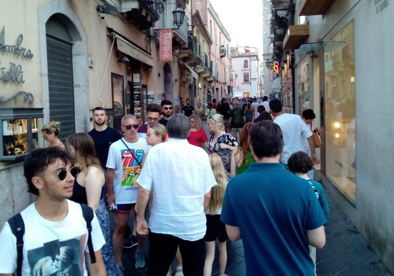 Boom del turismo a Taormina: da tempo non si vedeva giugno così