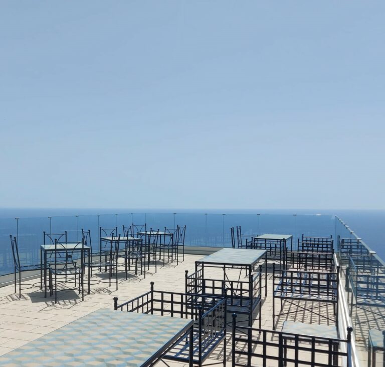 Ombrelloni al Teatro Antico, la direttrice del Parco: “Mai autorizzati e già rimossi” Ombrelloni al Teatro Antico, la direttrice del Parco: “Mai autorizzati e già rimossi”