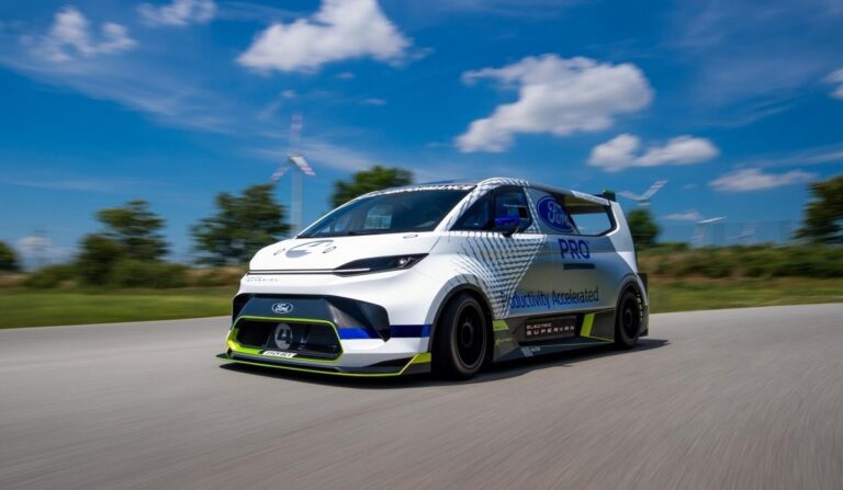 Ford Pro Electric Supervan, potenza e design estremo Ford Pro Electric Supervan, potenza e design estremo