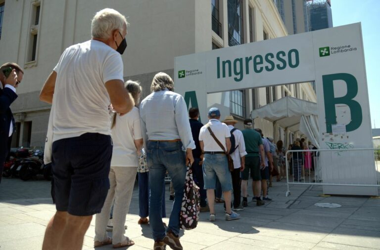Covid, 63.837 i nuovi positivi, 207 le vittime