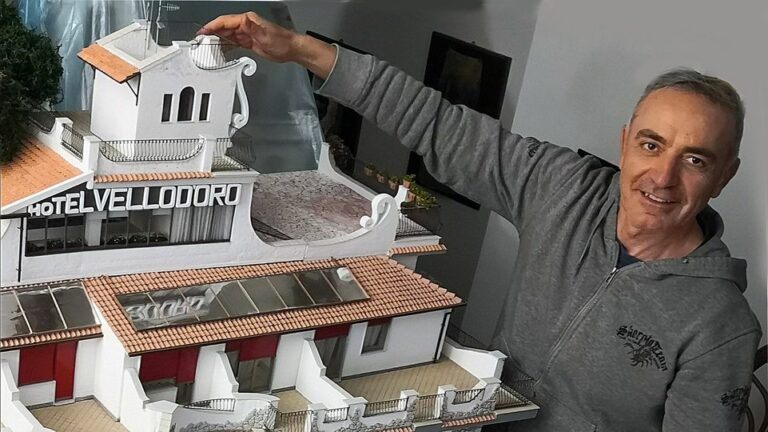 Taormina in miniatura, inaugurata la suggestiva mostra di Gino Castorina