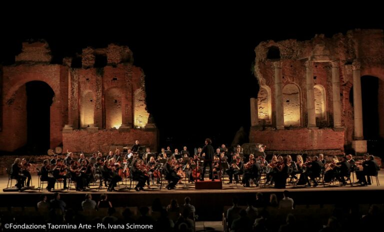 Taormina Arte, l’Orchestra del Teatro Massimo incanta il Teatro Antico