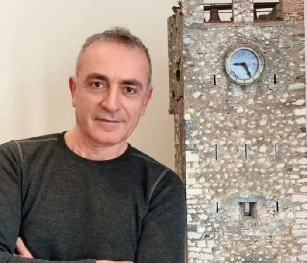 Taormina in miniatura, dal 22 luglio la splendida mostra di Gino Castorina 2 Gino Castorina miniatura della Torre dellorologio Taormina 1