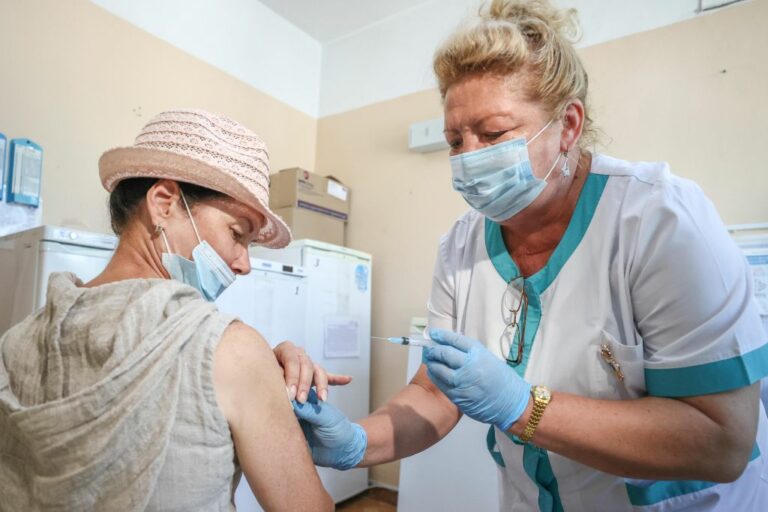 Covid, Oggi 43.084 nuovi casi e 177 i decessi. Positività al 15,8%