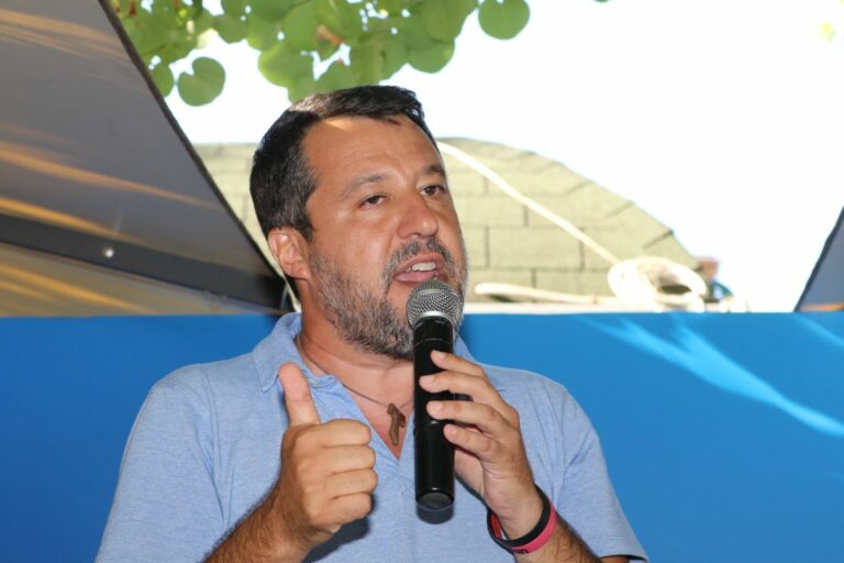 Salvini: “Strade, presto nuove norme per pedoni e ciclisti”