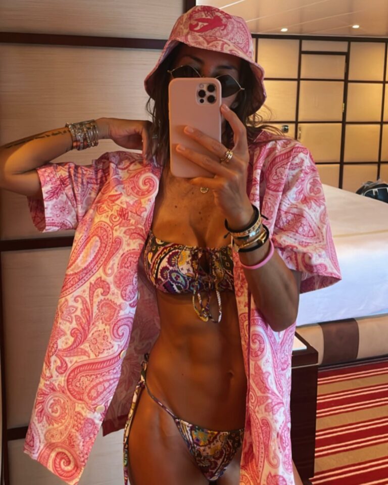 Elisabetta Gregoraci a Taormina fa una dedica speciale: “Sempre nel cuore” (FOTO)