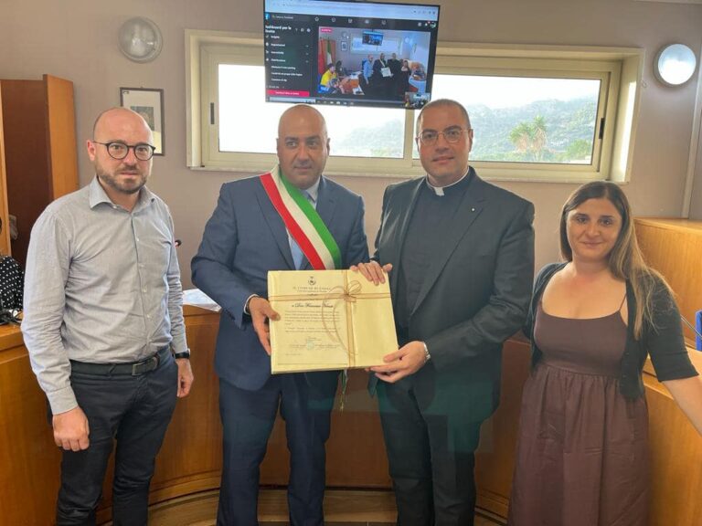 Padre Francesco lascia Gaggi e l’ospedale di Taormina: arrivederci ad un sacerdote esemplare