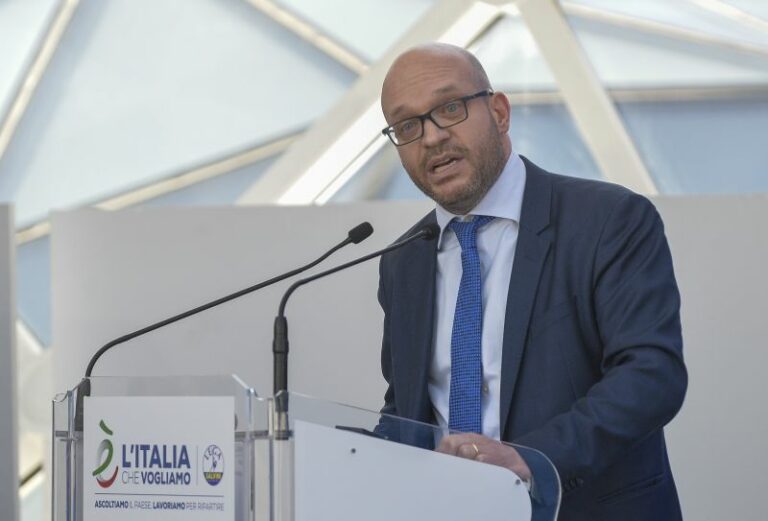 Ucraina, Fontana: “Follia di Putin, conflitto senza presupposti validi”