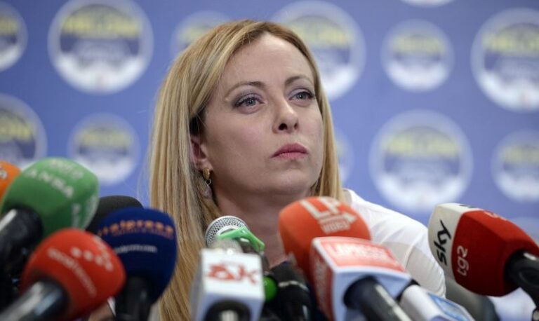 Giorgia silura il comandante di Arcore