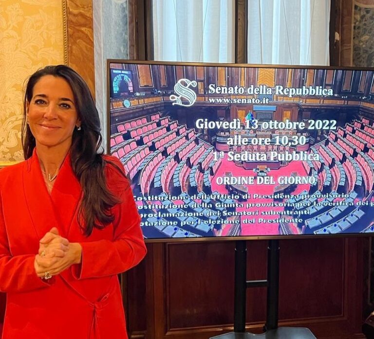 La signora in rosso fa tremare il governo