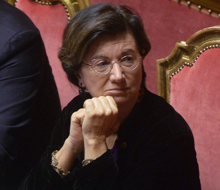 Famiglia, Roccella: “L’assegno unico è da correggere e incrementare” Famiglia, Roccella: “L’assegno unico è da correggere e incrementare”