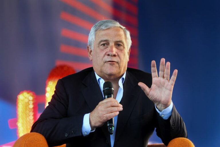 Ue, Tajani: “Collaborazione per contrastare l’immigrazione illegale” Ue, Tajani: “Collaborazione per contrastare l’immigrazione illegale”