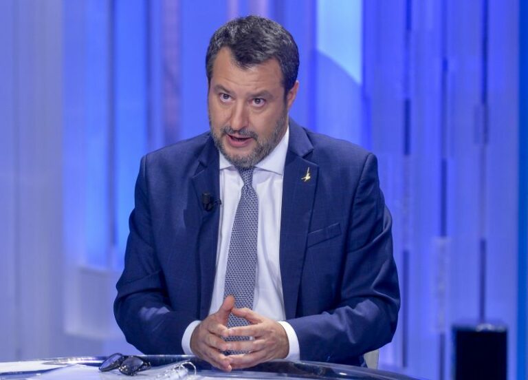 Immigrazione, Salvini: “Italia non può essere lasciata sola”