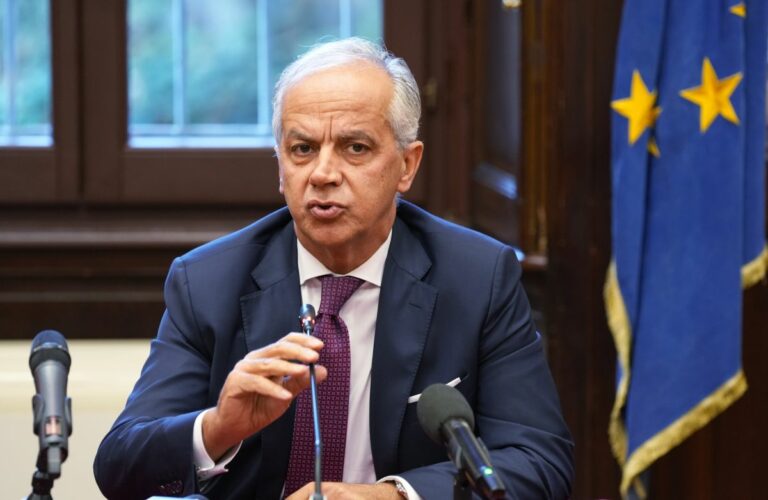 Immigrazione, Piantedosi: “Ci stiamo comportando con umanità e fermezza”