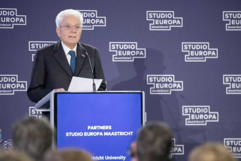 Mattarella: “La sfida dei migranti si vince con la solidarietà”