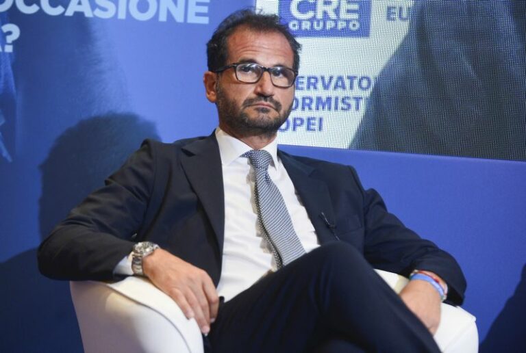 Covid, Gemmato: “Senza vaccini sarebbe andata peggio? Non c’è prova”