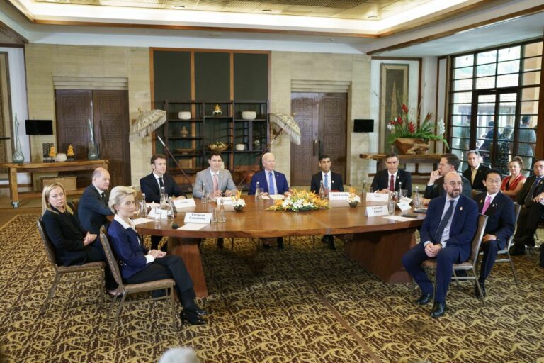 Missili sulla Polonia, Biden: “Improbabile siano partiti dalla Russia”