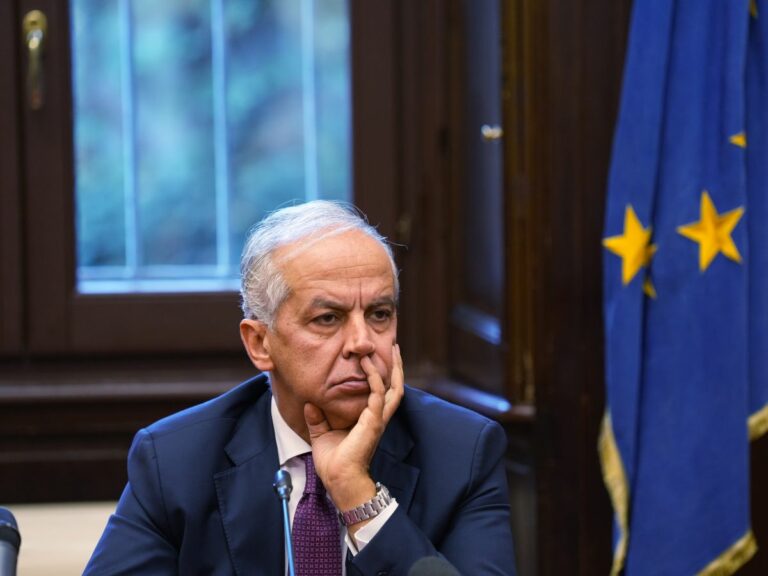 Migranti, Piantedosi: “Priorità assoluta la tutela della dignità umana”