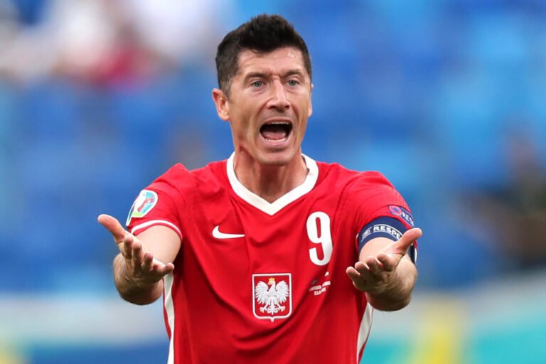 Lewandowski sbaglia un rigore, Messico-Polonia 0-0 Lewandowski sbaglia un rigore, Messico-Polonia 0-0