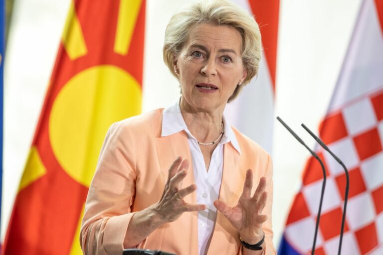 Von der Leyen: “Creeremo un tribunale ad hoc per i crimini russi”