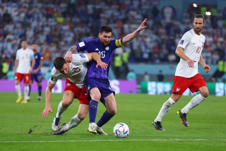 L’Argentina batte la Polonia 2-0, entrambe vanno agli ottavi L’Argentina batte la Polonia 2-0, entrambe vanno agli ottavi